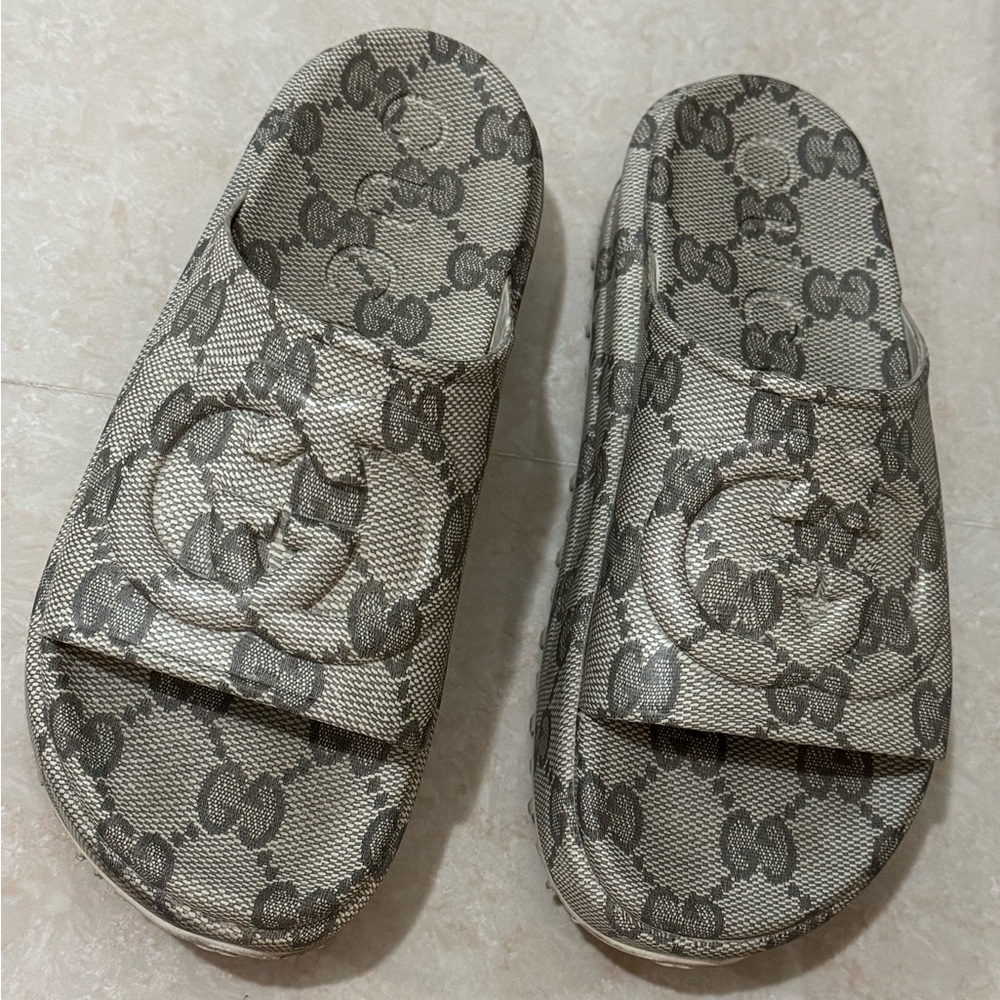 Gucci Women's Gray Patterned Slippers